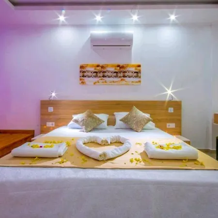 Villa Kashoneymoonvillawith Indoorhotpool Andseaview *